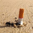 Rauchen am Strand